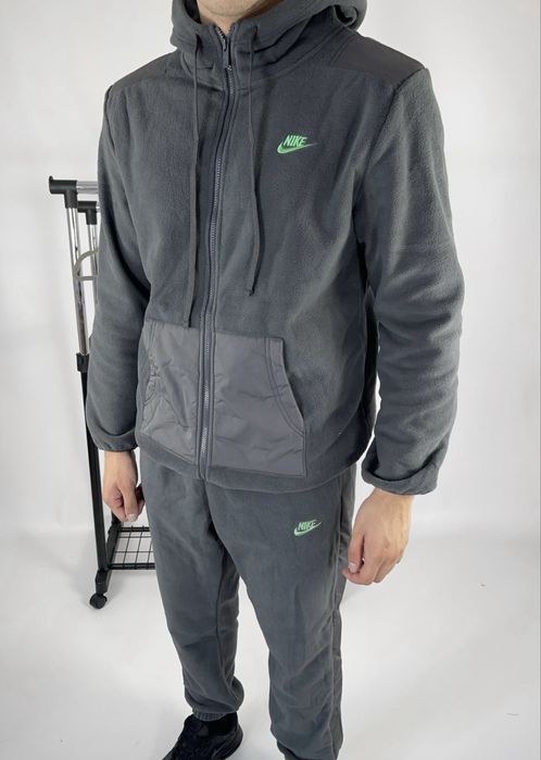 Флисовый костюм Nike.
