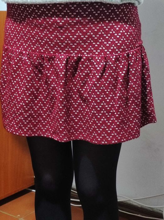 Saia vermelha - Pull&Bear - Tamanho S [Portes incluídos]