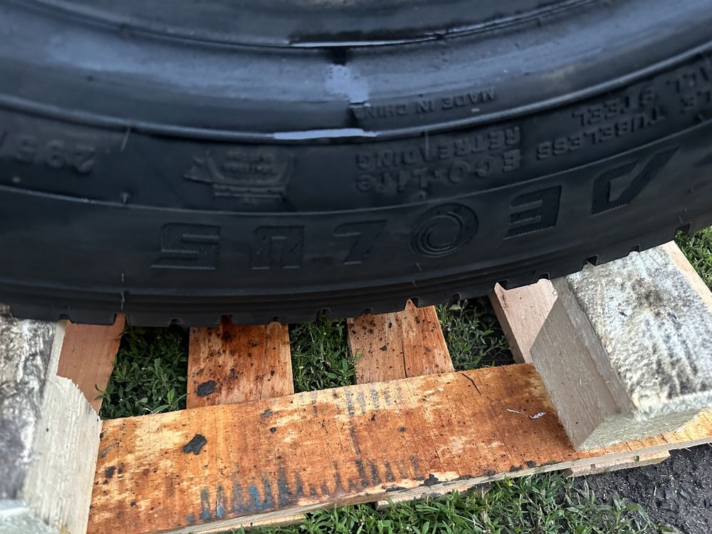 Шини 295/60 R22.5 , резина комплект задні Р22,5