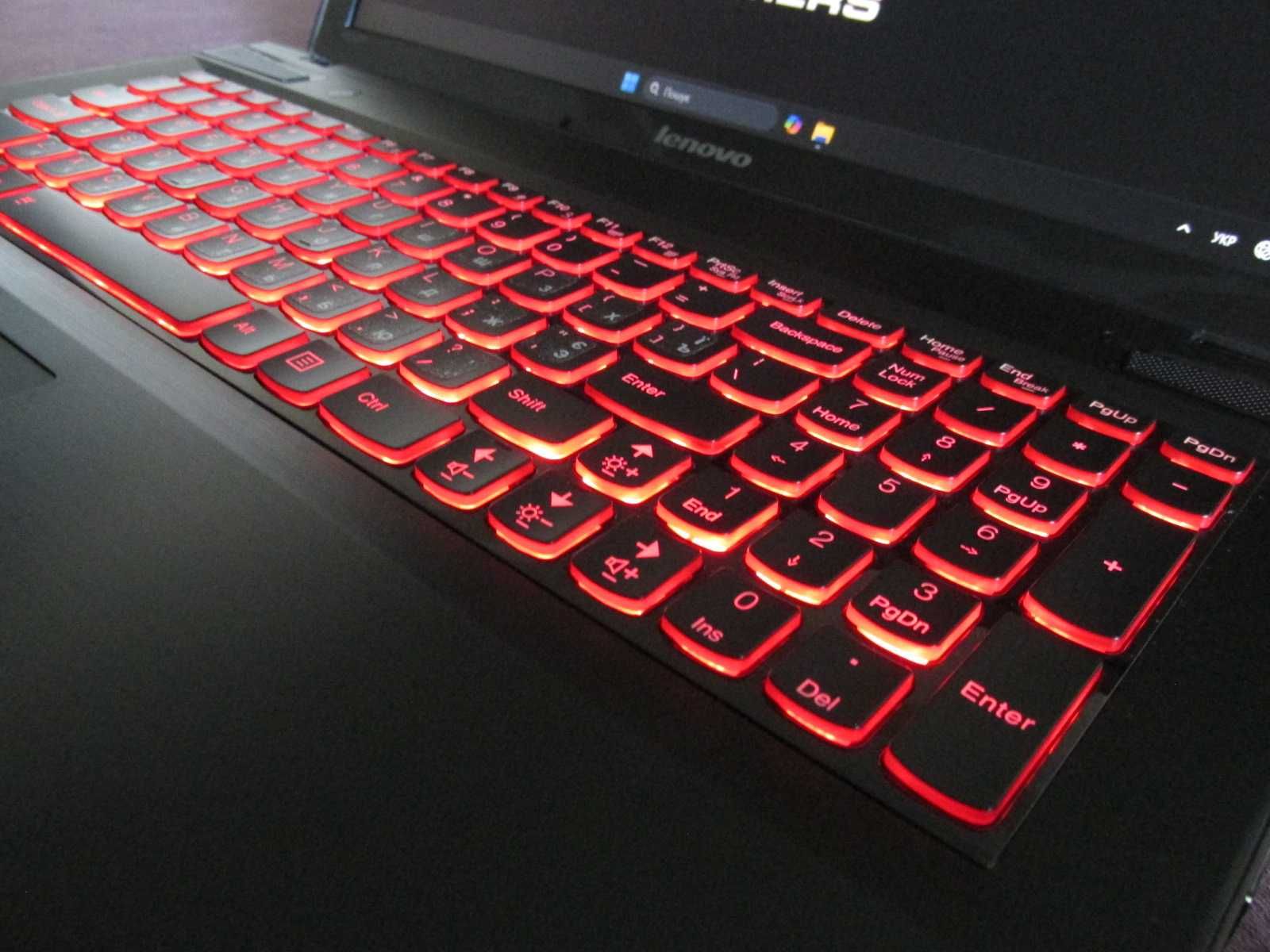 Ігровий Ноутбук ТОП/ i7-8ядр 3.6GHz+Geforce GT!+16Gb+SSD+HDD
