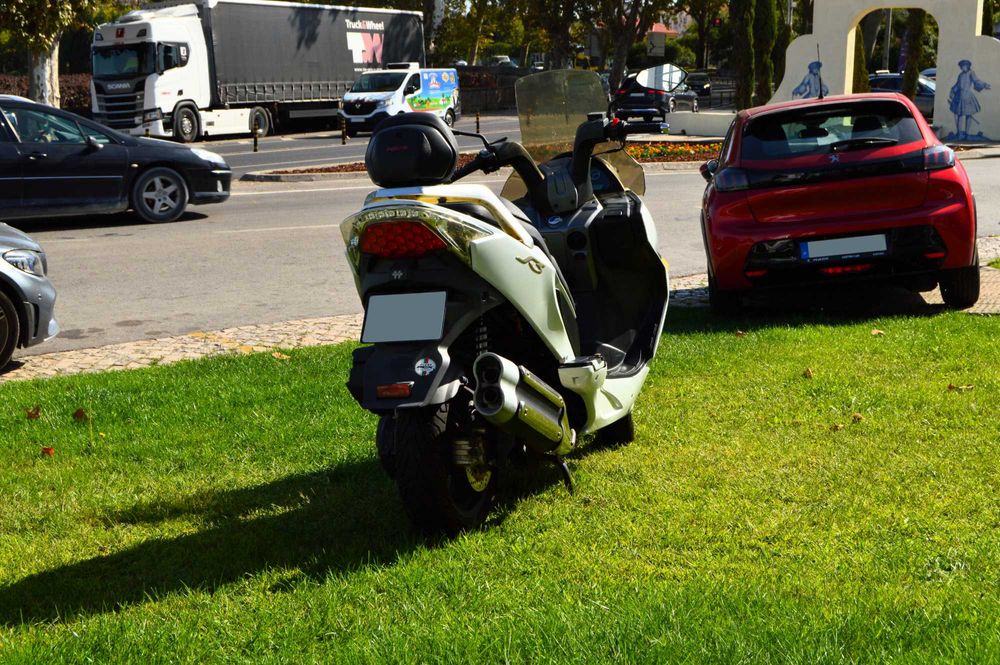 Daelim S3 125cc bem estimada
