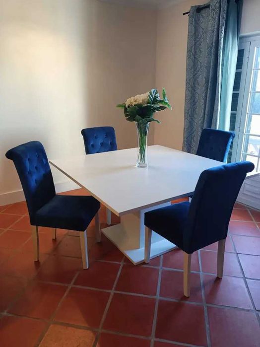 Conjunto mesa e 4 cadeiras sala de estar