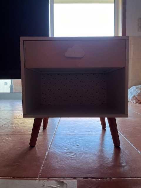 Mesinha Cabeceira Criança