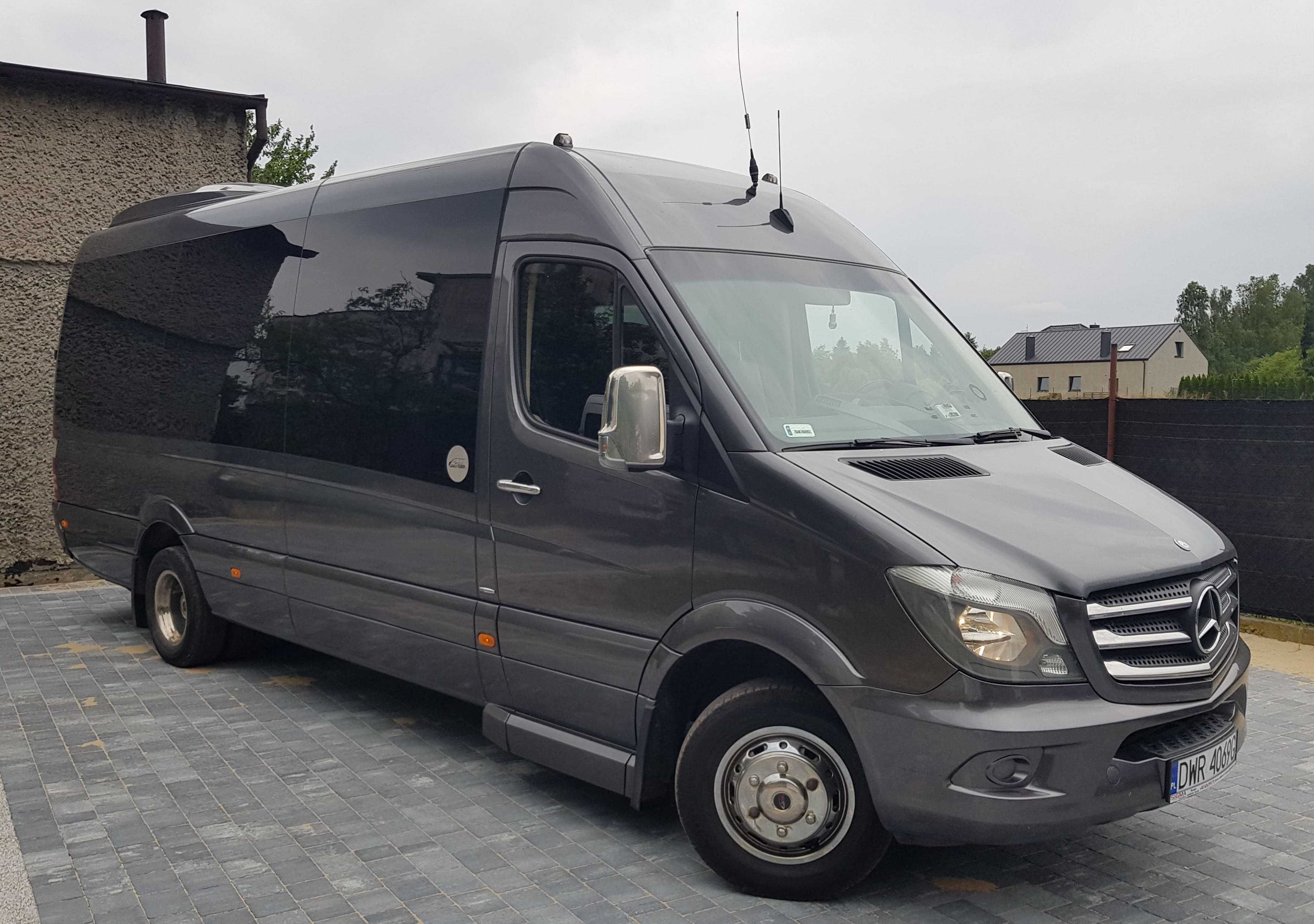 Wynajem autokarów, busów – przewóz pracowników, osób, grup dowóz bus