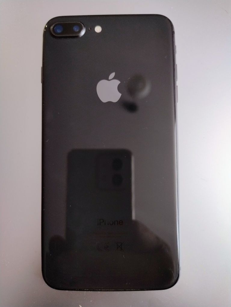 Срочно!!Продам iPhone 8 плюс 64