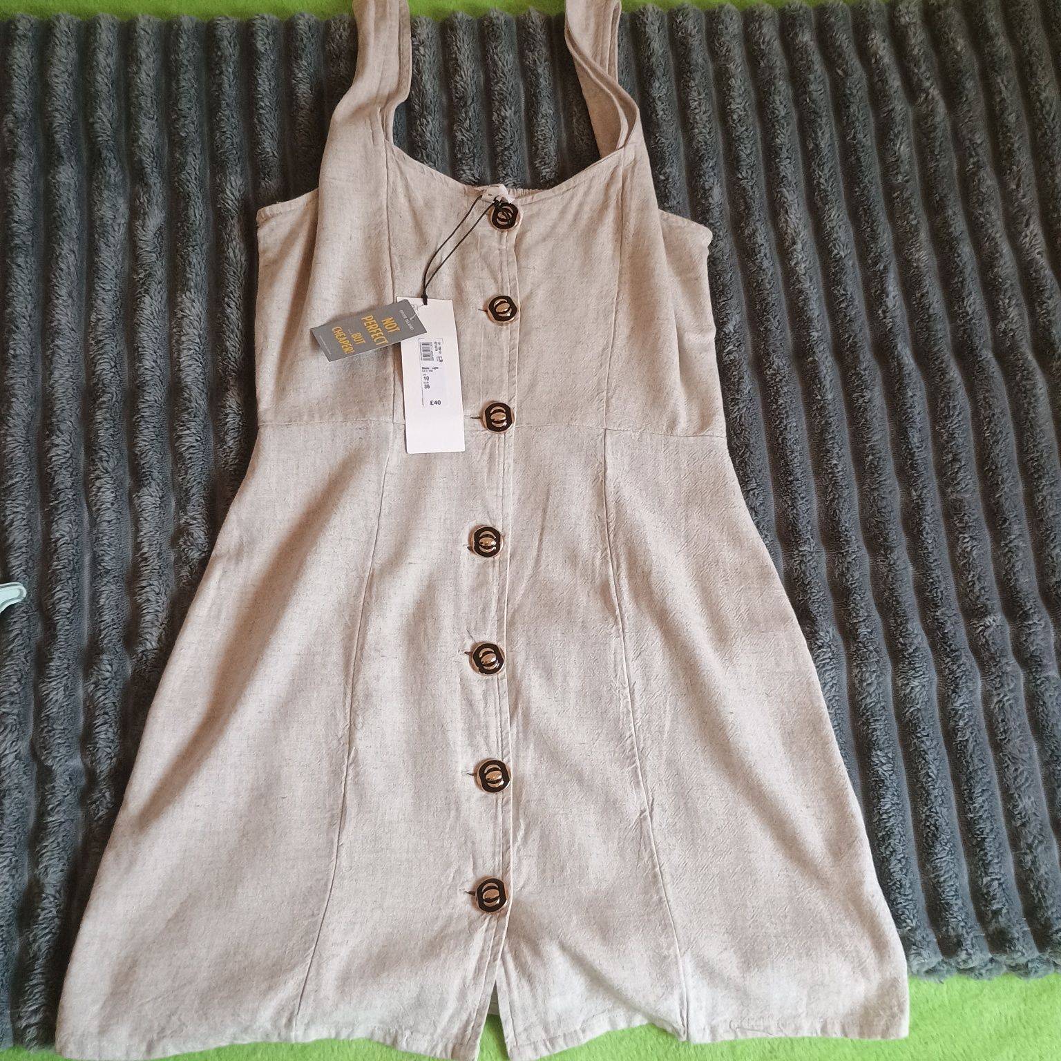 Нова сукенка River Island