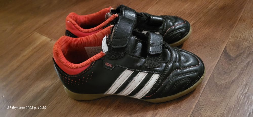 Футзалки кросівки adidas 30р
