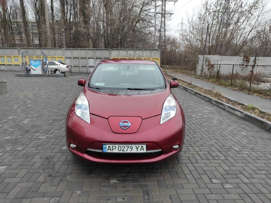 Оренда електромобіля Nissan Leaf 40kWt