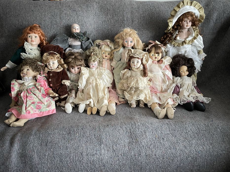 Coleção de bonecas de porcelana