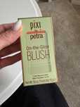 Róż w sztyfcie pixi blush kolor juicy
