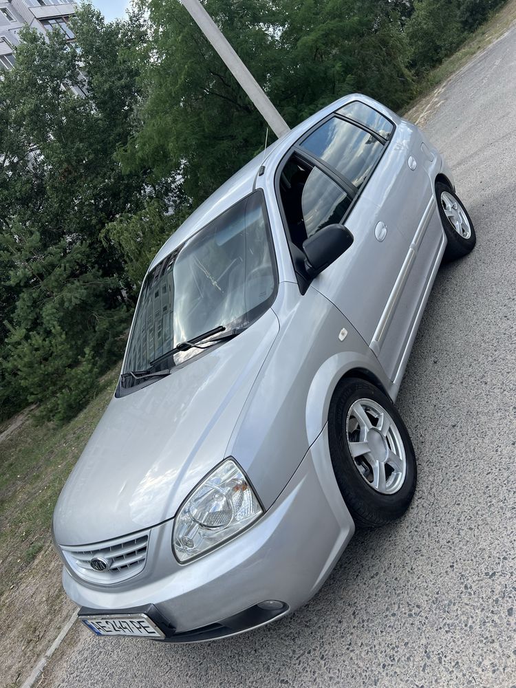 Продам Kia karens 2.0
