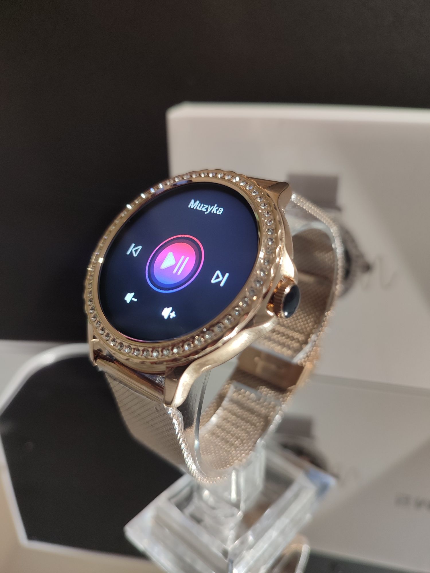Nowy piękny smartwatch bluetooth zegarek złoty