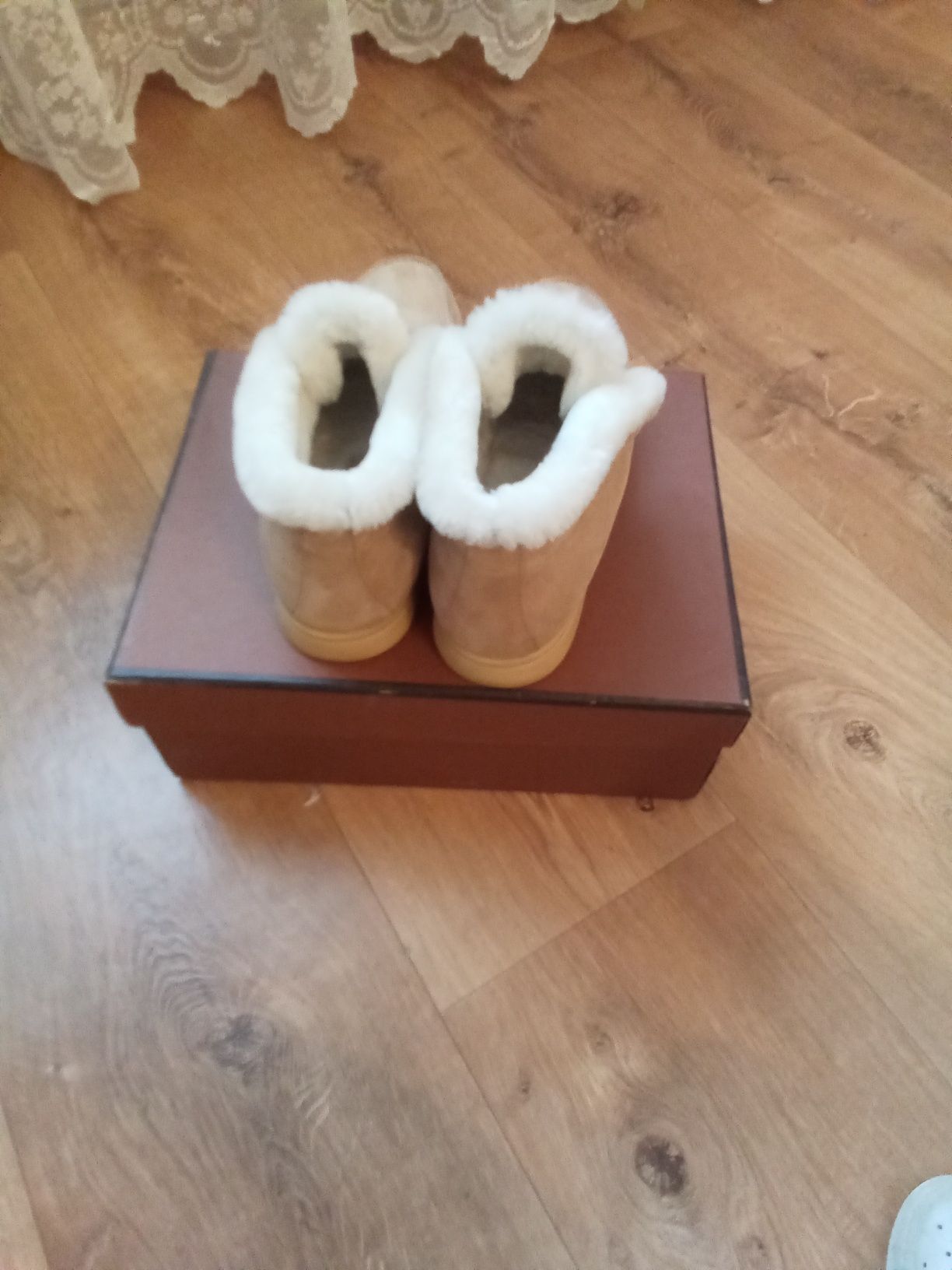 Продам теплые ботинки Loro Piana 38р и туфли Carlo Posolini 39р.