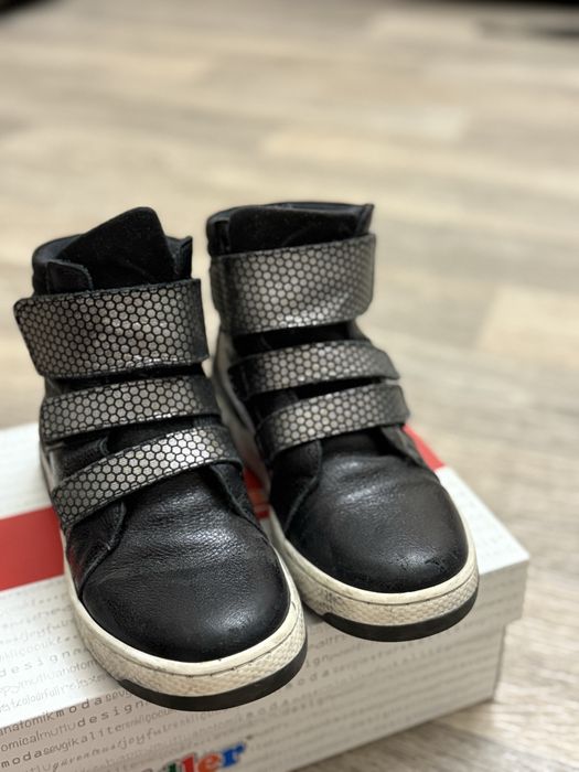 Дитячі шкіряні боти 32 розмір як на дічинку так і на хлопчика