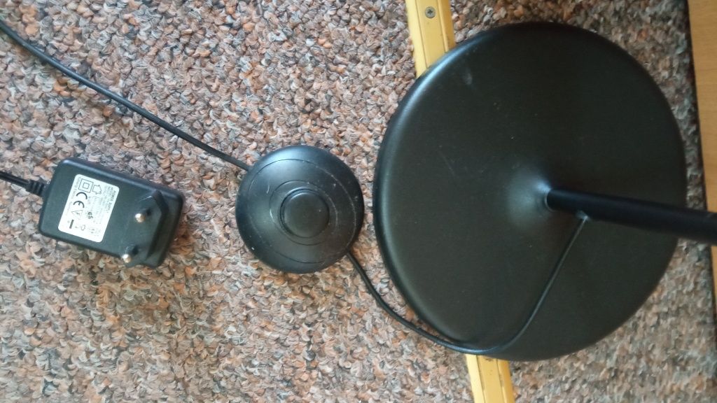 Lampa podłogowa LED czarna
