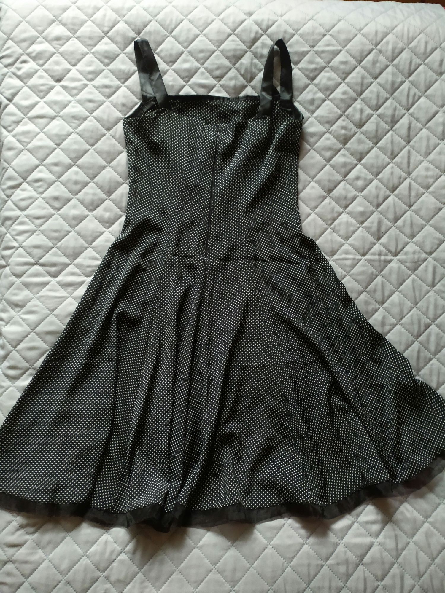 Sukienka czarna na ramiączkach