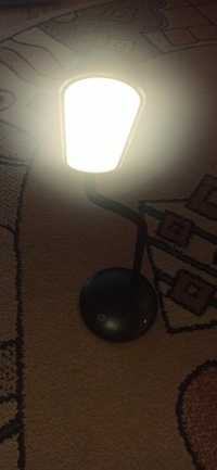 lampka biurkowa z trzema poziomami oświetlenia