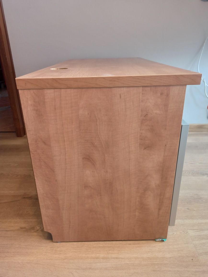 Komoda, szafka RTV 100,5x49,5x60cm z płyty meblowej. Stan dobry.