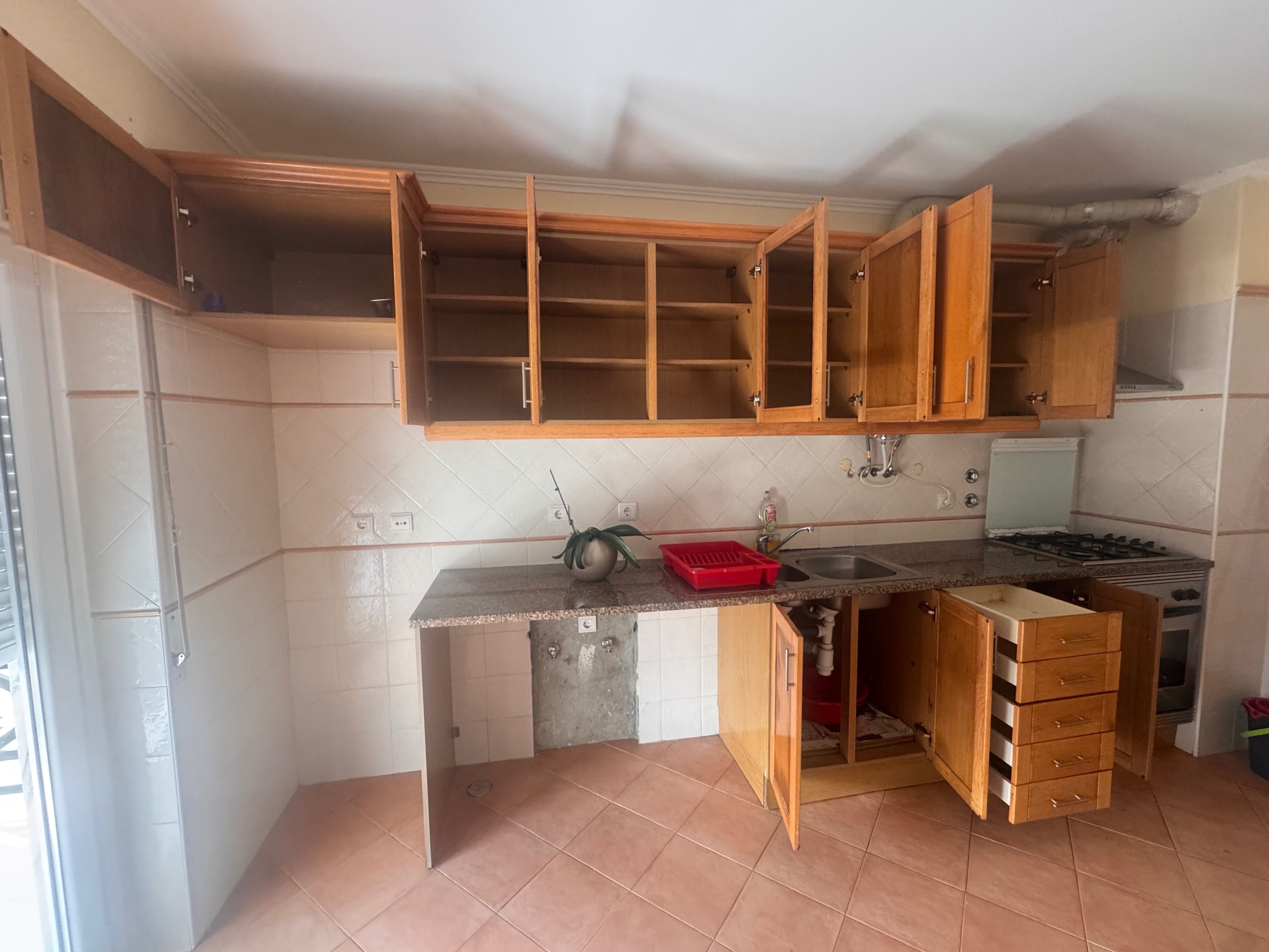Móveis de Cozinha em Madeira de Carvalho – Bom Estado
