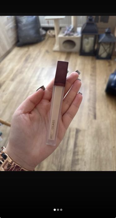 Hourglass creme korektor