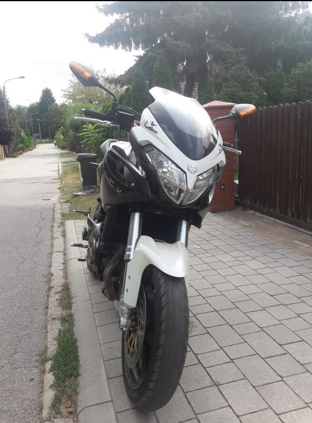 Benelli Trek 800 Kierownica