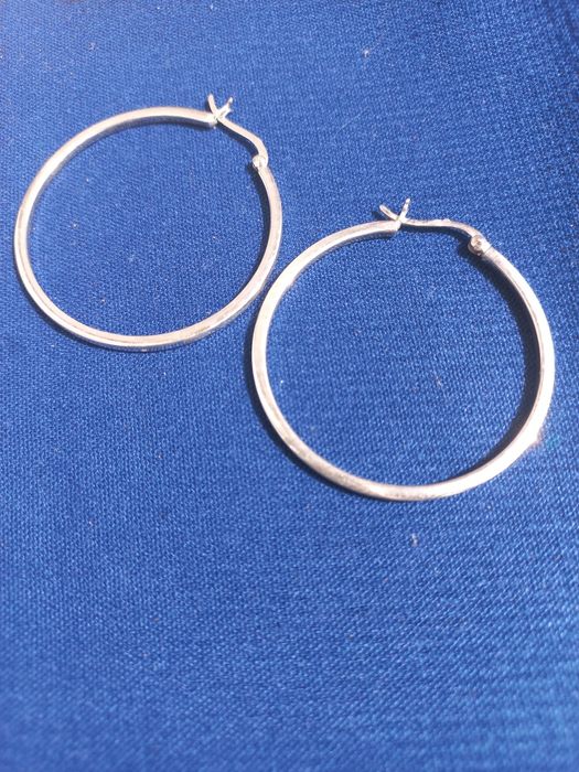 Brincos / argolas em prata 925 Novas. Com contraste.