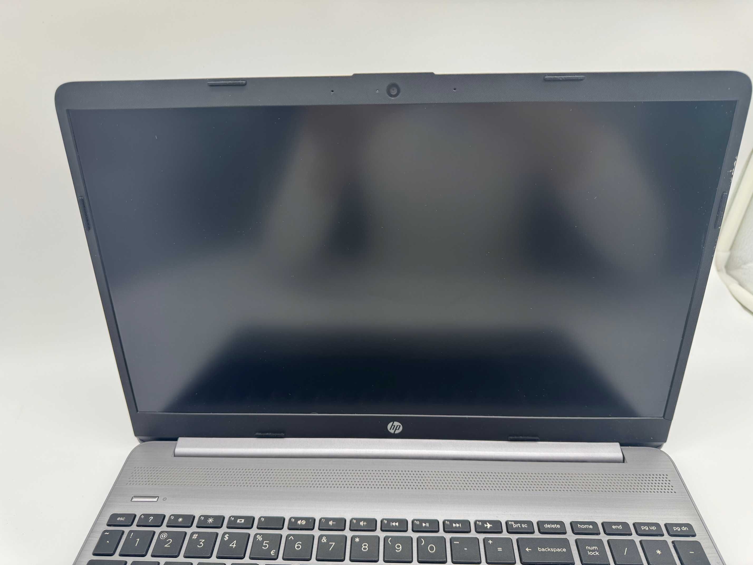 Laptop HP 250 G8 8/256GB SSD WIN 11 I3-1115G4 + pudełko, zasilacz