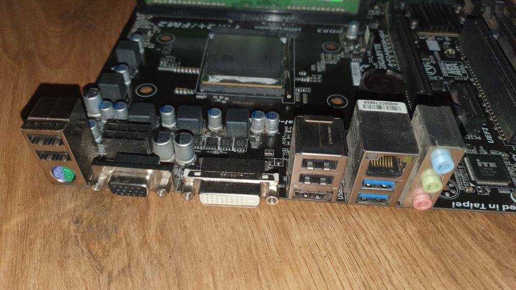 GIGABYTE GA-F2A88XM-HD3 + AMD A10 7850K 4x3.7ghz,DDR3 8GB FM2 100% OK