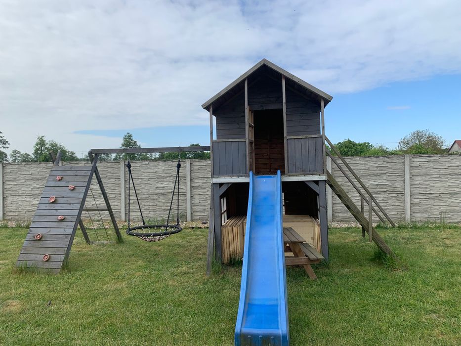 Drewniany domek ogrodowy dla dzieci