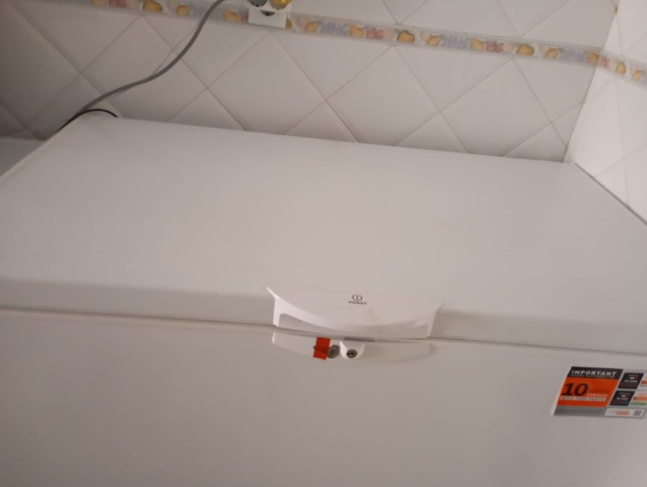 Arca congeladora Indesit 320 l (1. 18cm)