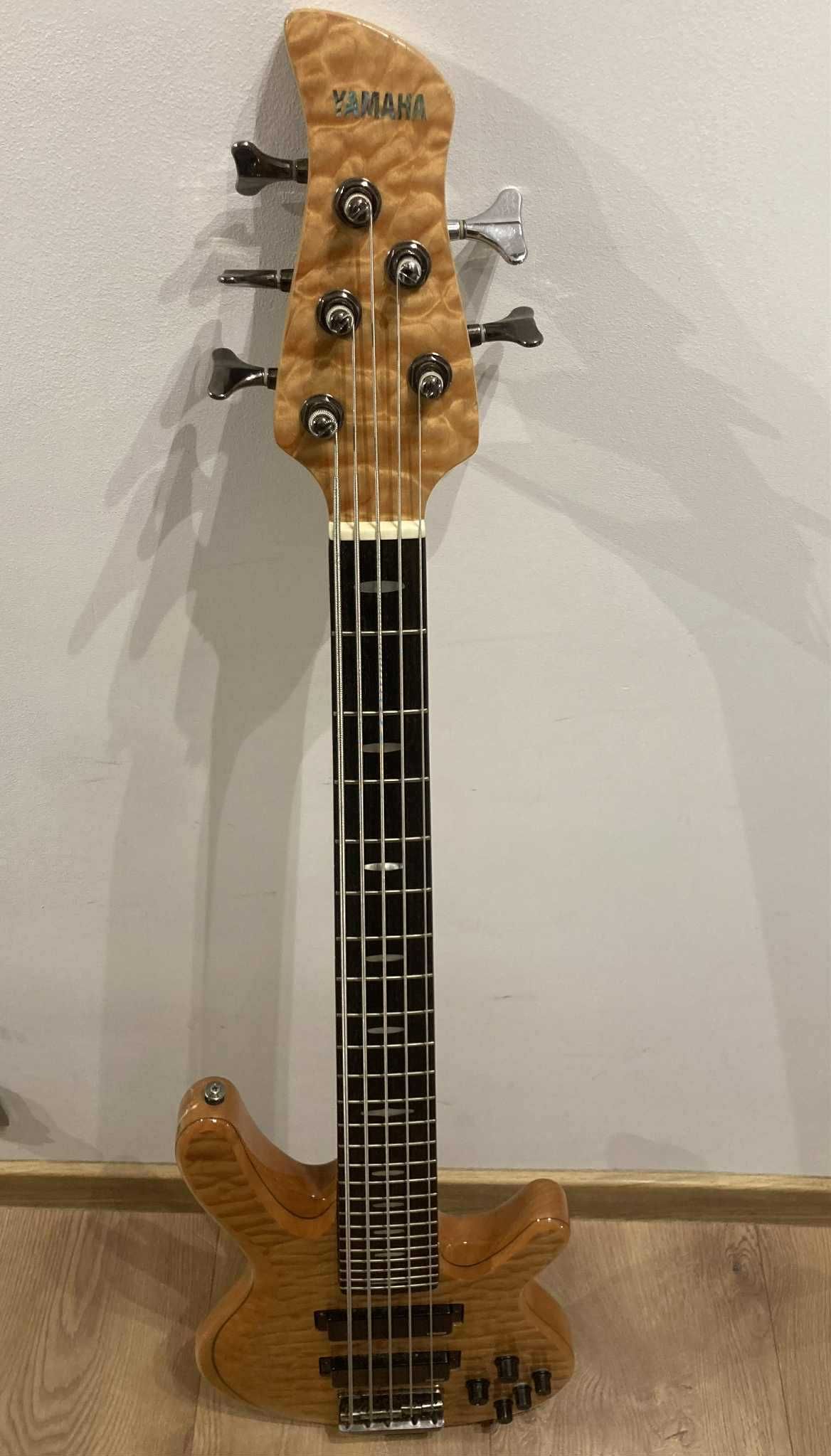 Gitara basowa YAMAHA TRB 1005