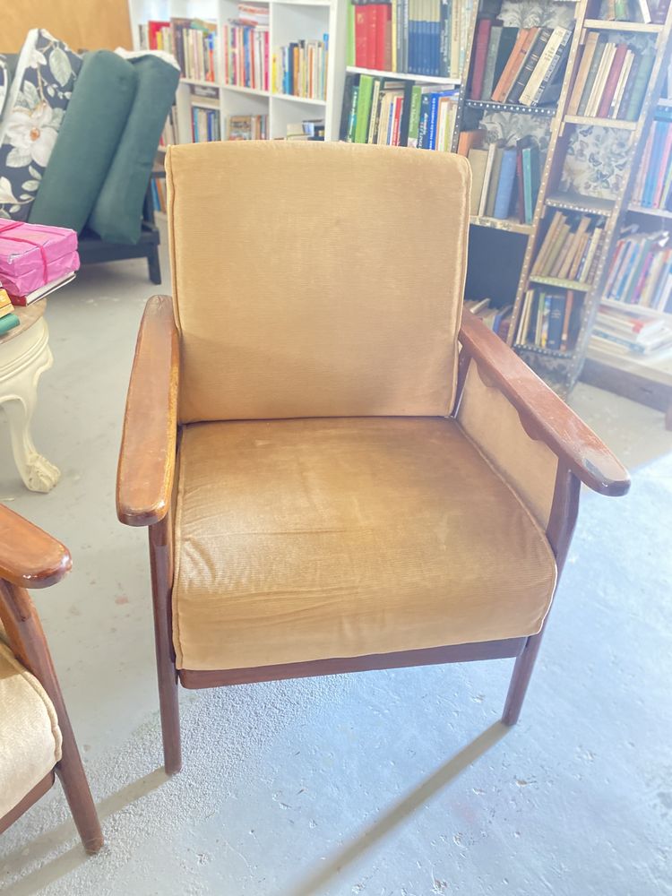 Sofas escandinavos em veludo beje