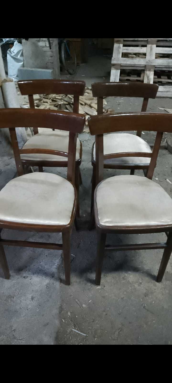 Stare krzesła gięte