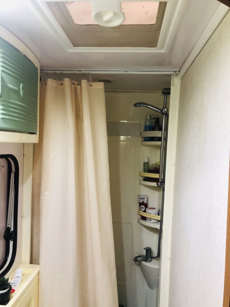 Vendo autocaravana funcional e compacta