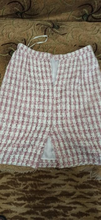 Костюм женский розово-белый, машинная вязка