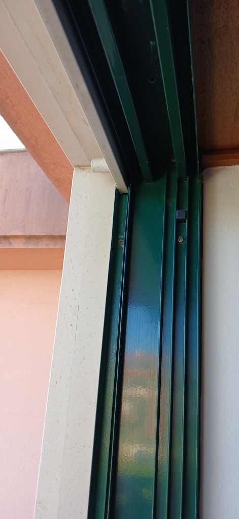 Janela correr vidro duplo lacado branco +aro verde