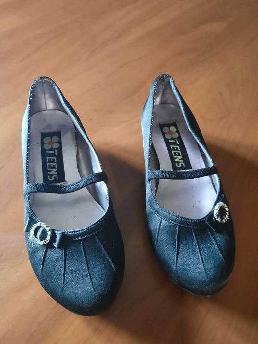 Eleganckie buty czarne na małym obcasiku wkładka 20cm