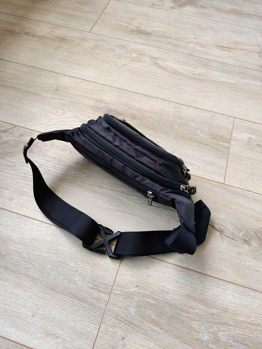 371 Сумка на пояс бананка