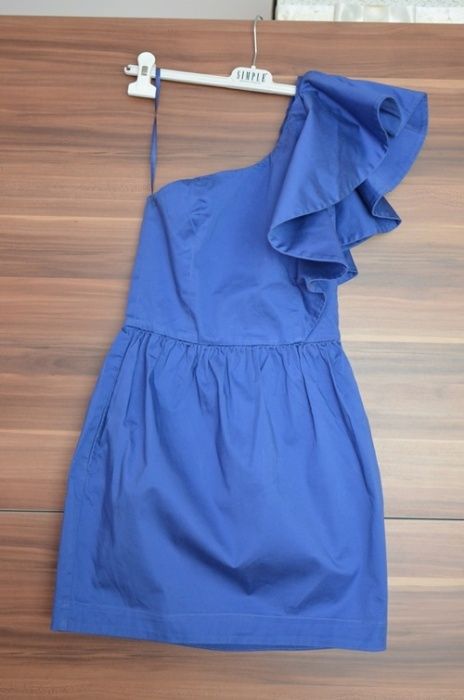 piękna suknia na jedno ramię z falbaną french connection XS