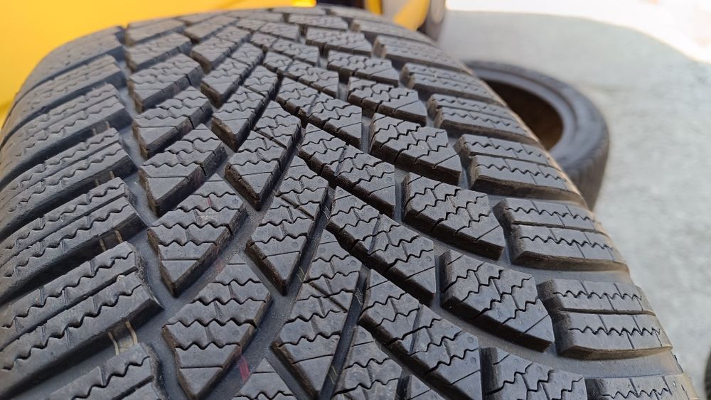 2 x Bridgestone Blizzak 255/50/19 103T 2023