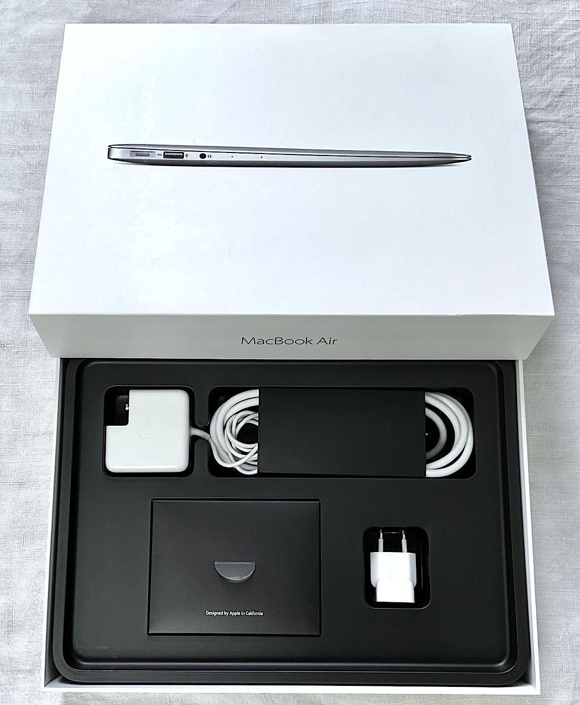 MacBook Air 13,3 - stan idealny - oryginalne opakowanie