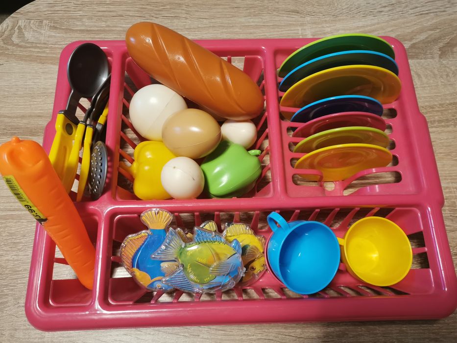 Suszarka na naczynia z zestawem akvesoriów