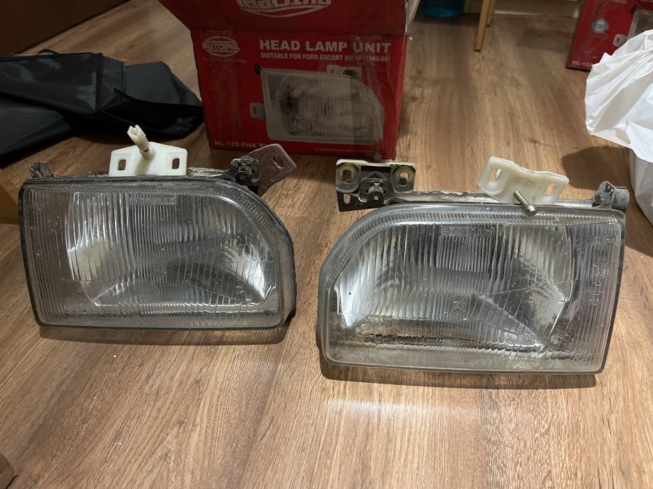 Продам передні фари на форд ескорт