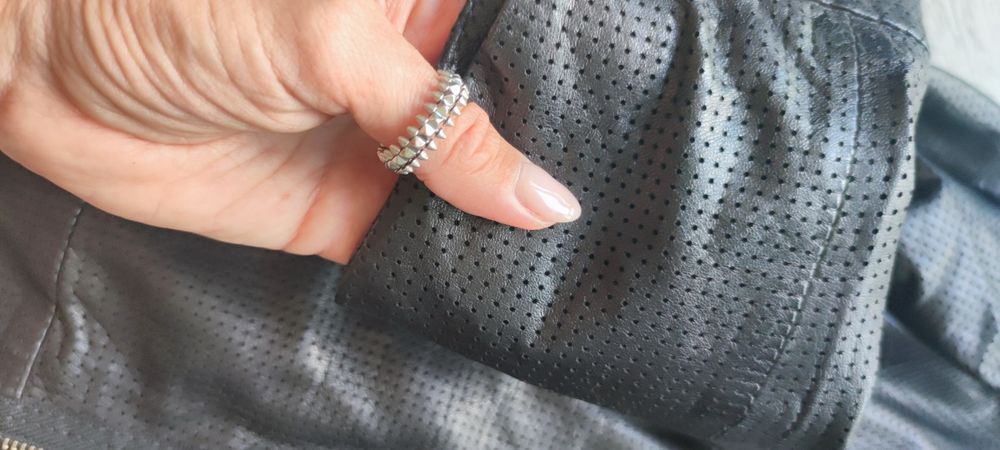 Кожаная куртка черная весна-осень