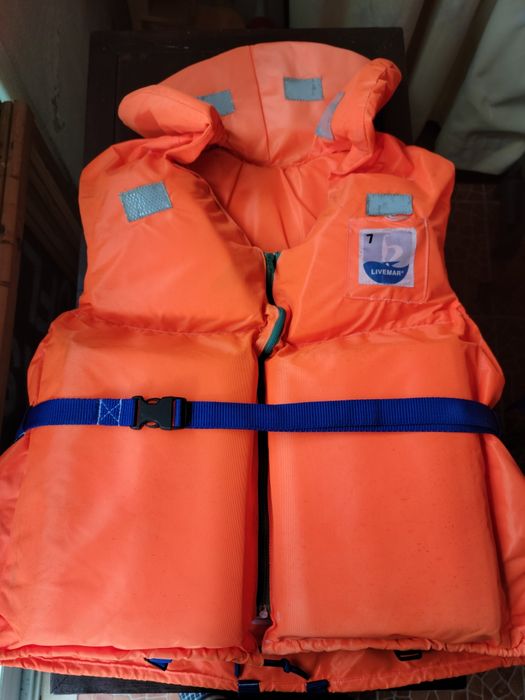 Coletes salvavidas para embarcação de recreio.
