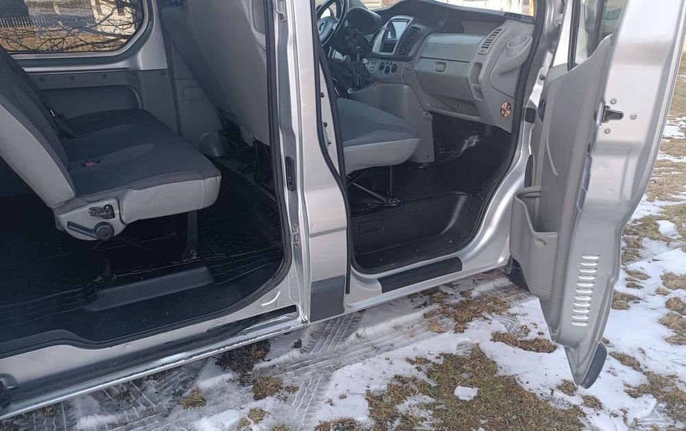 Оренда Опель Віваро з водієм