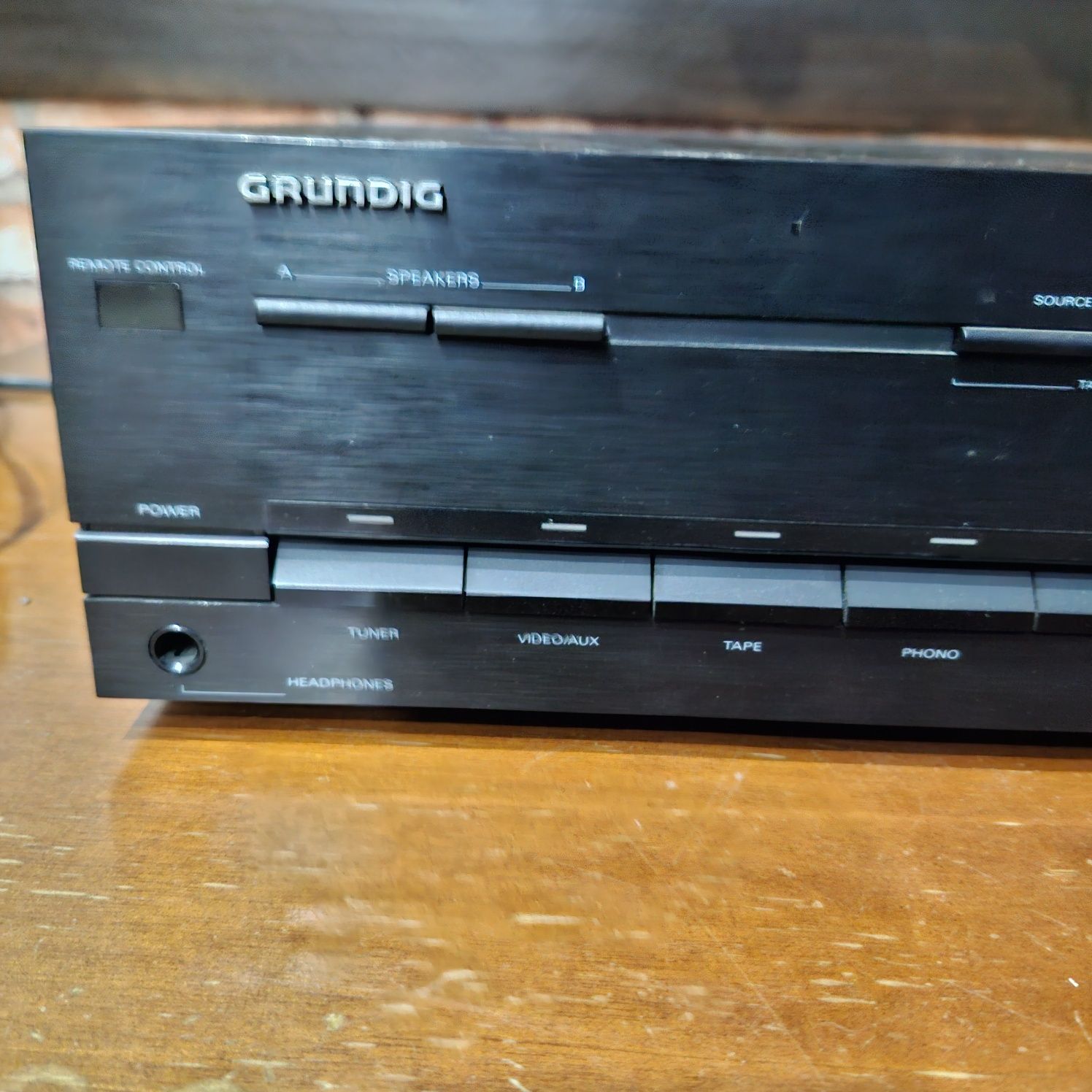 Wzmacniacz firmy Grundig V303