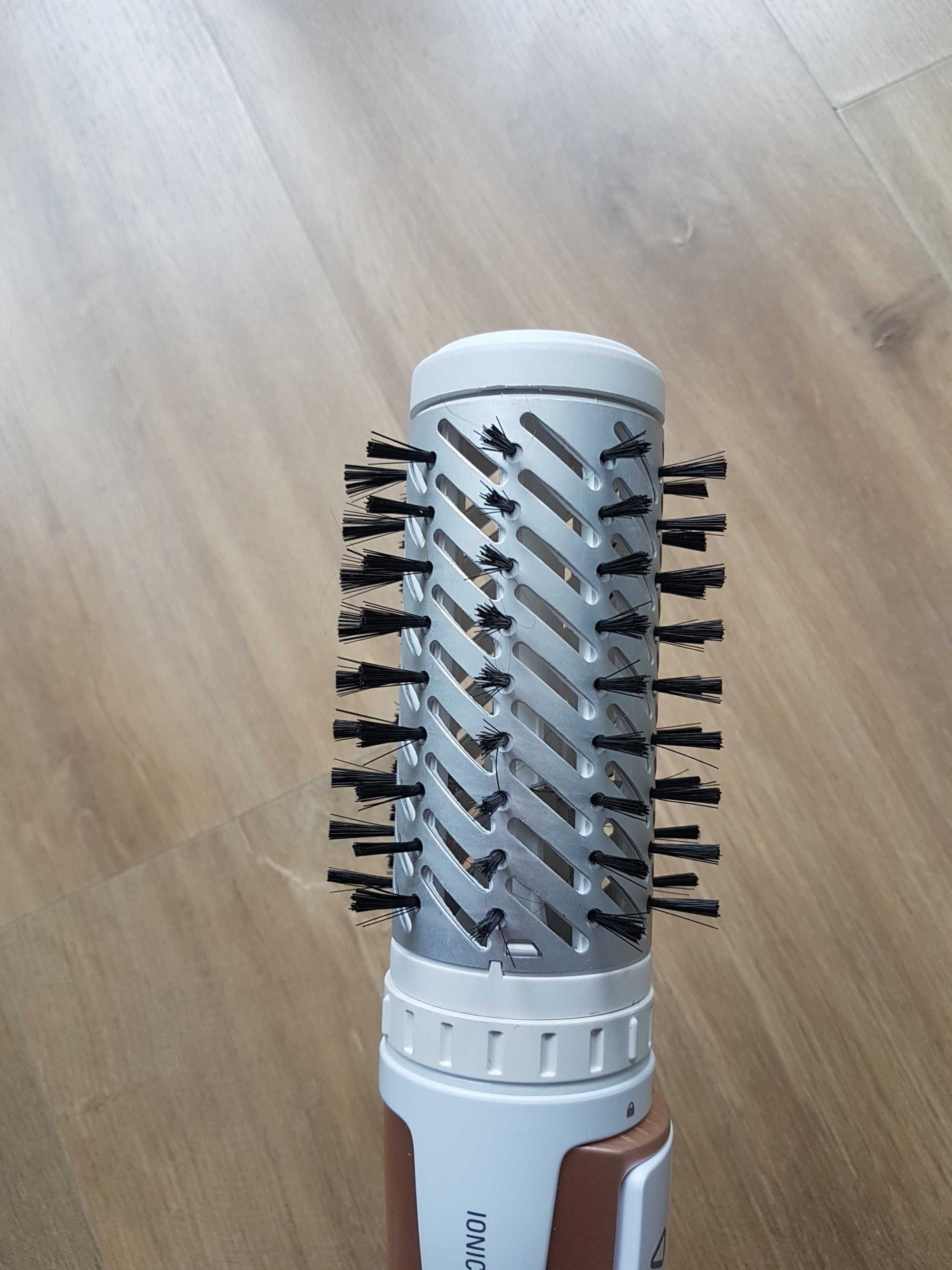 Suszarko-lokówka obrotowa ROWENTA Brush Active CF9520 Jonizacja