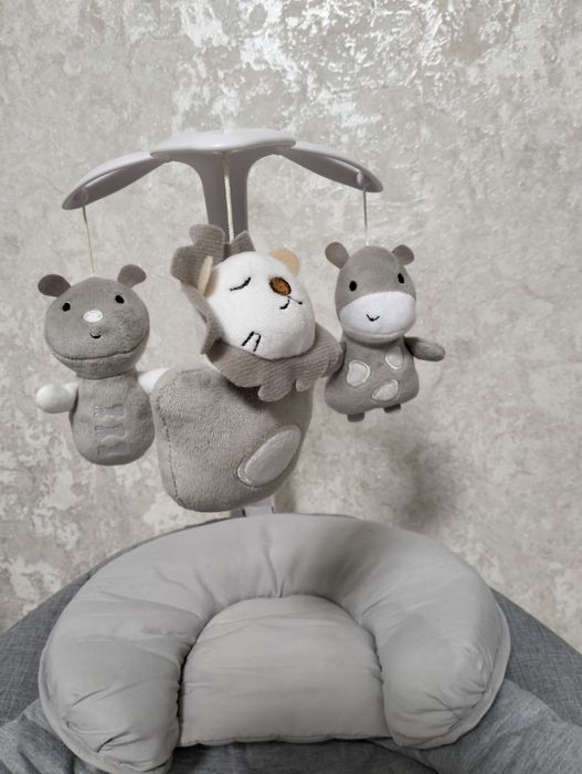 Продам дитячий заколисуючий центр в гарному стані.