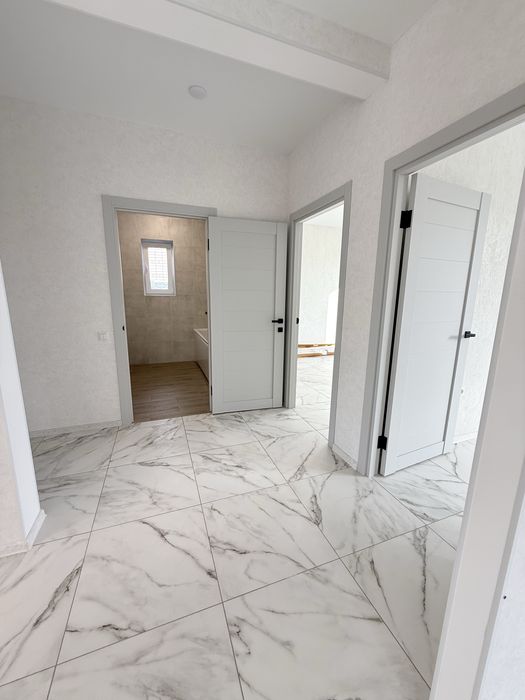 Продам новострой в центре Подгородного можно под Э Оселю !!! ( С )